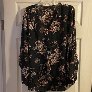 Roz & Ali Black Floral Blouse